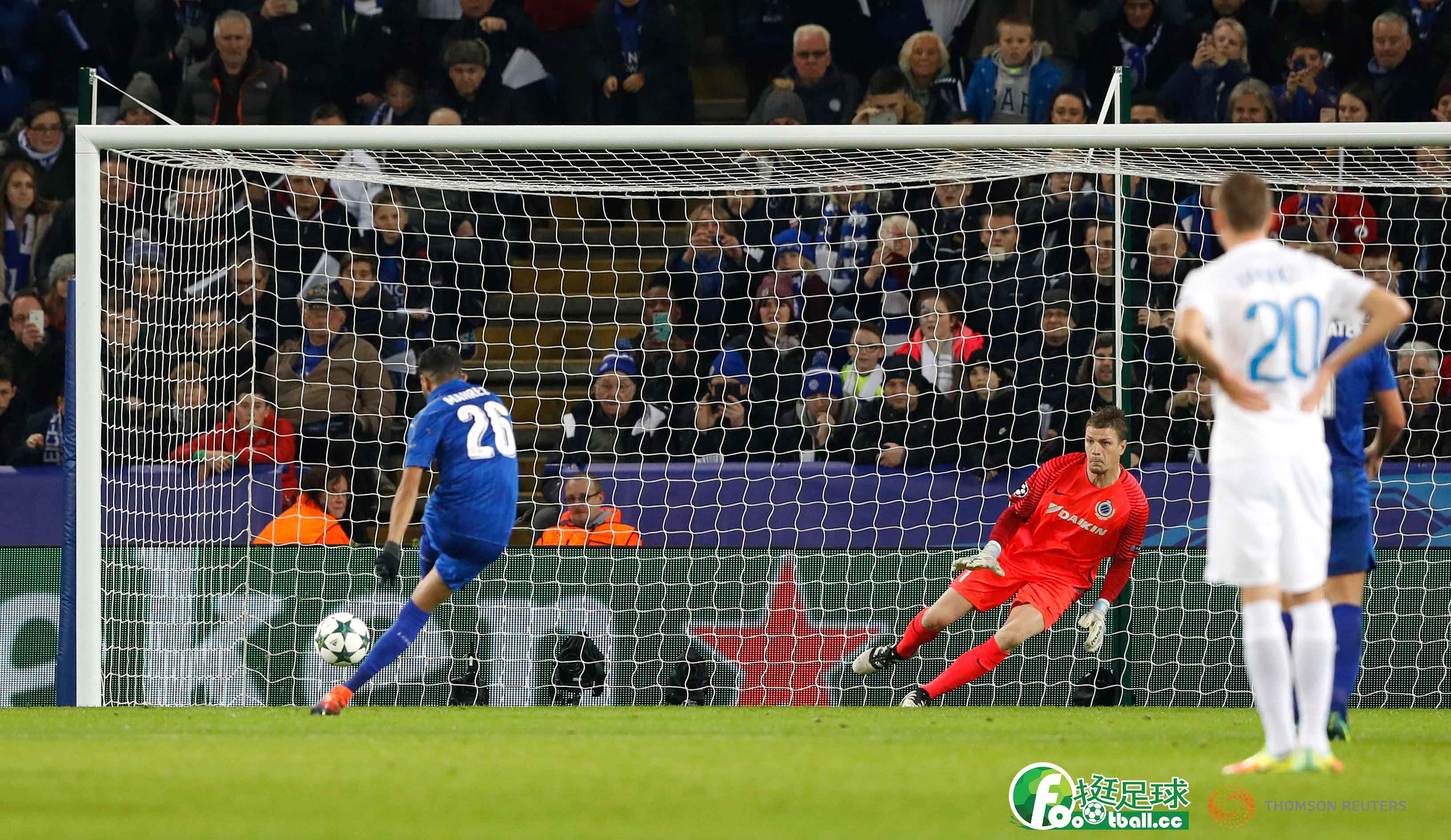 馬赫雷斯左腳踢進第二分