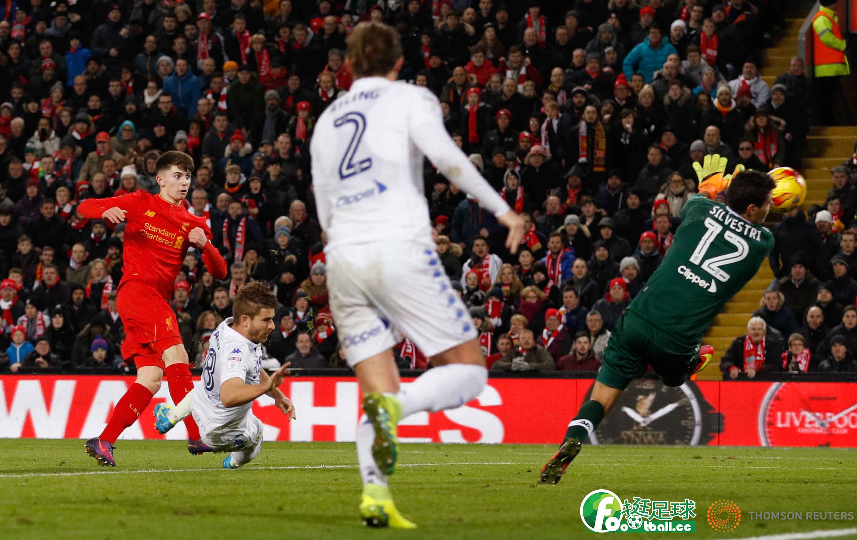 利物浦前鋒Ben Woodburn射門